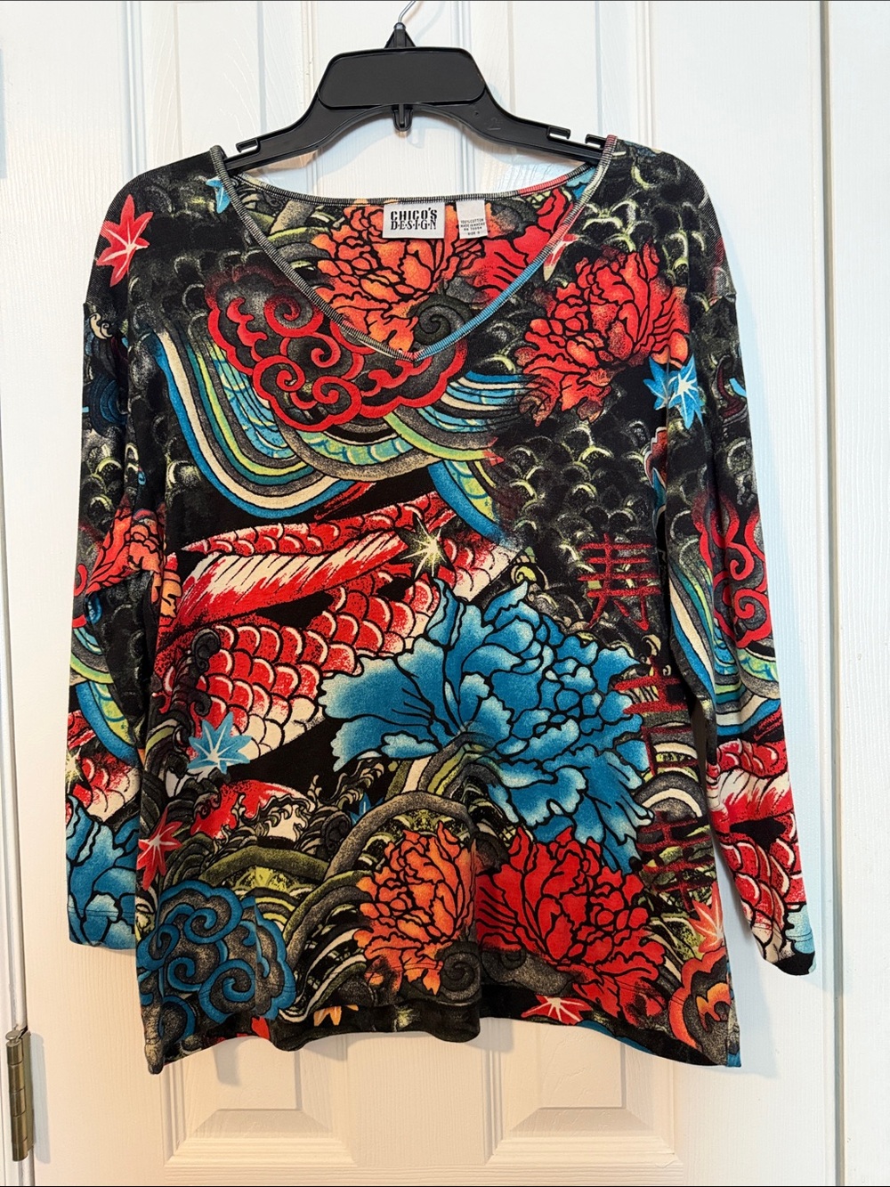Chico's Black Multi Floral & Koi Print V-Neck Long Sleeve Top